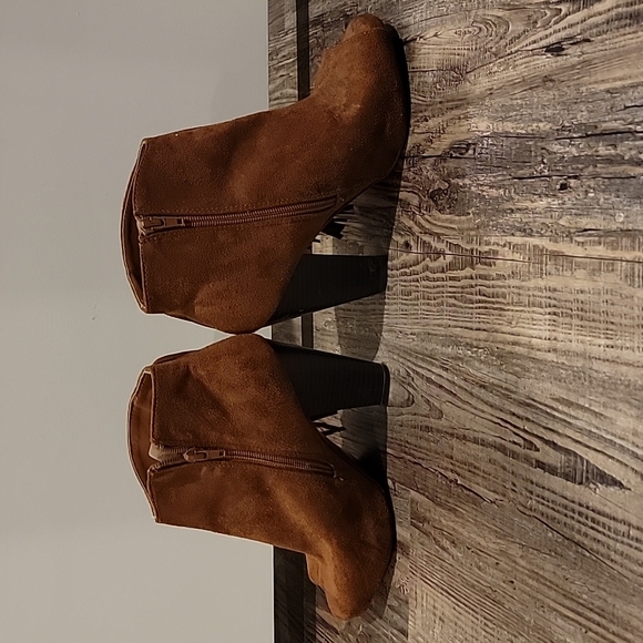 Brown faux suede bootie with fringe - Picture 3 of 7